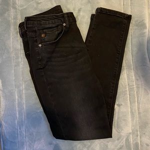 Risen higher waisted jeans. Never worn.